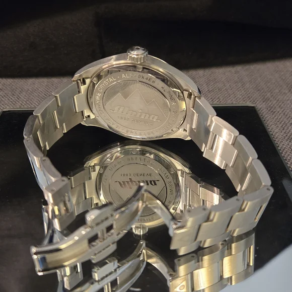 Alpina Alpiner Quartz Watch 42mm - Picture 11 of 12
